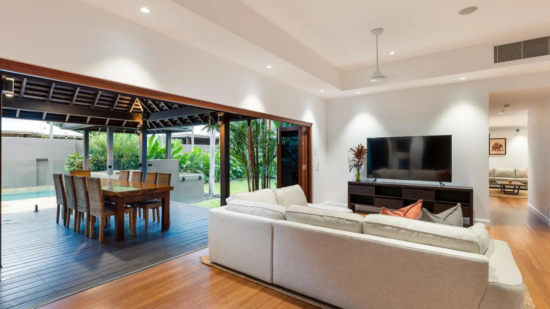 35 Beachfront Mirage Port Douglas Дом отдыха