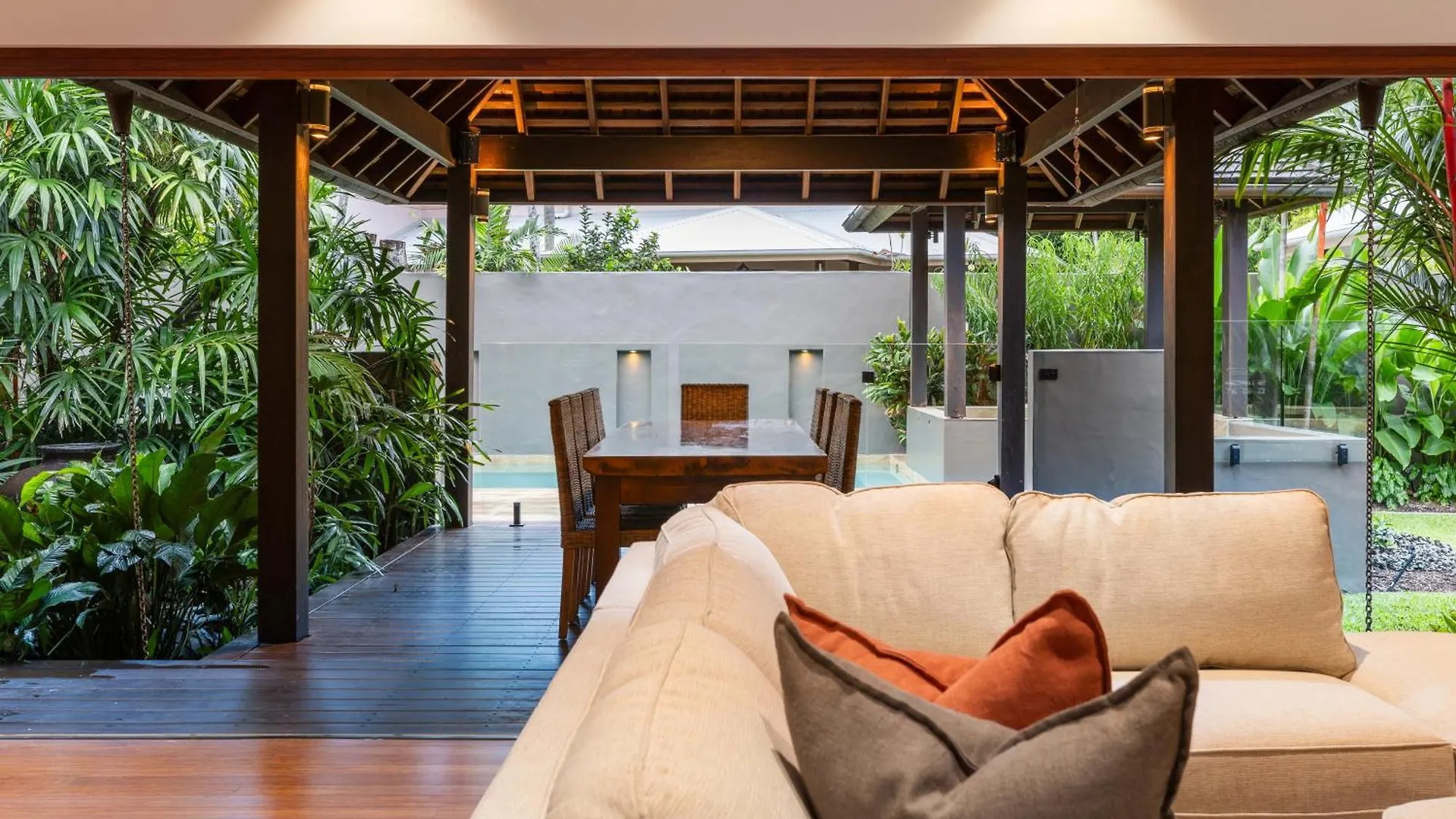 35 Beachfront Mirage Port Douglas Дом отдыха