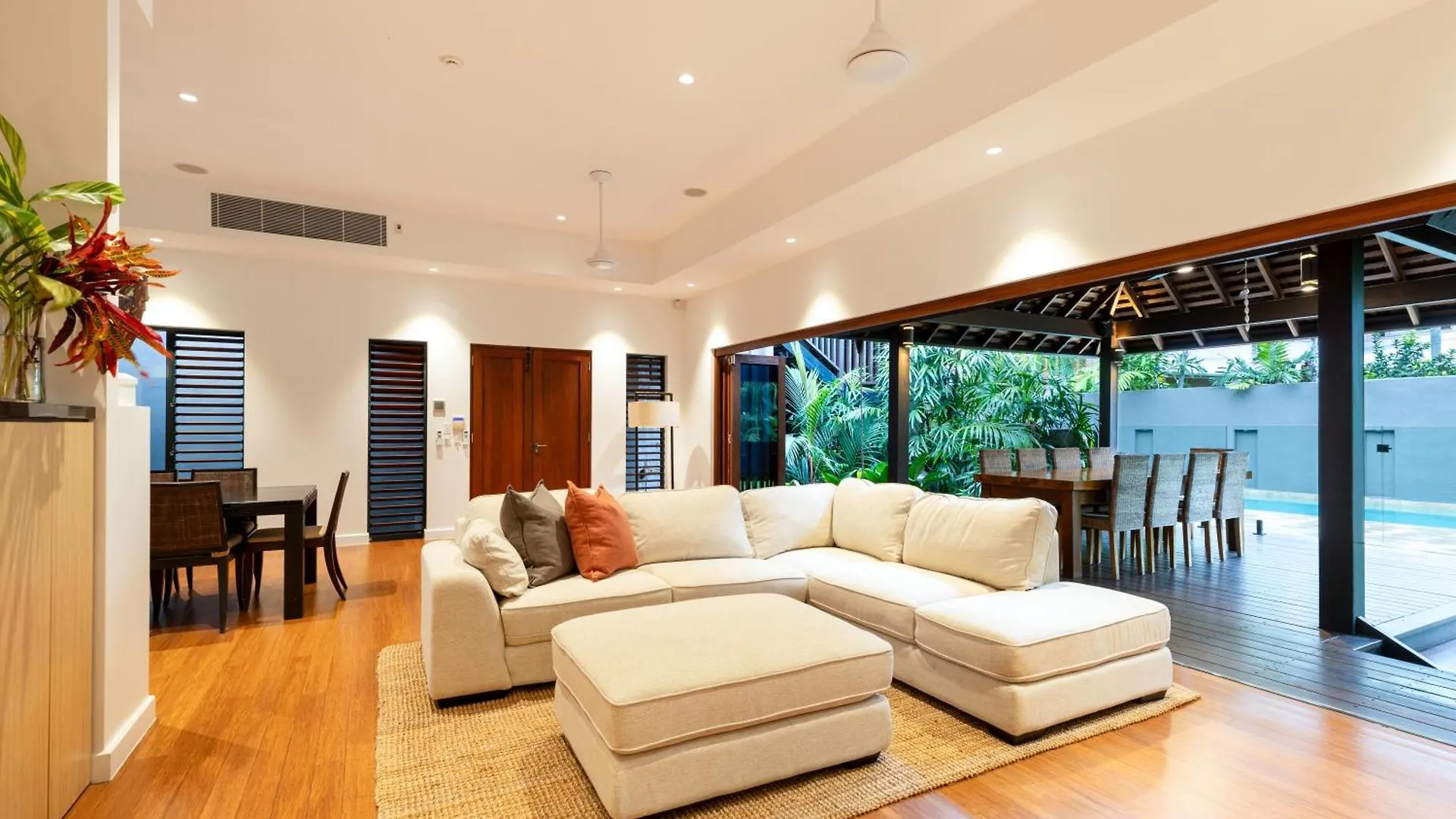 35 Beachfront Mirage Port Douglas Дом отдыха